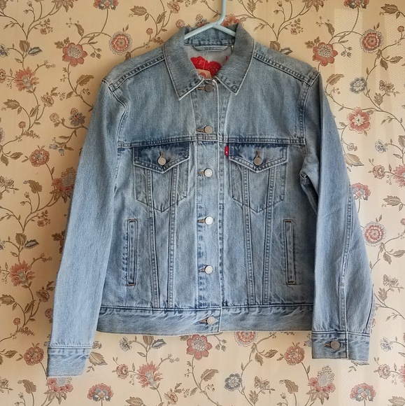 *ONLY 1 LEFT* NWT Levi's | Wildflower Denim Jacket - Picture 2 of 5